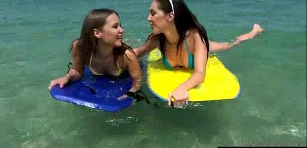  Teen Lesbos (Jenna Sativa & Liza Rowe) Play Till Climax On Cam vid-18
